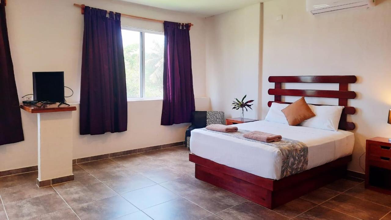 Porto Coral Hotel & Suites Mahahual Buitenkant foto